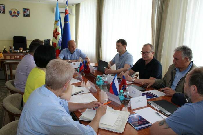 На встрече с властями Славяносербского района