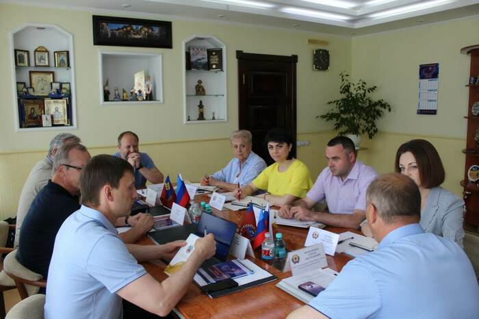 Власти Алтайского края обговорили с представителями района ЛНР формат сотрудничества