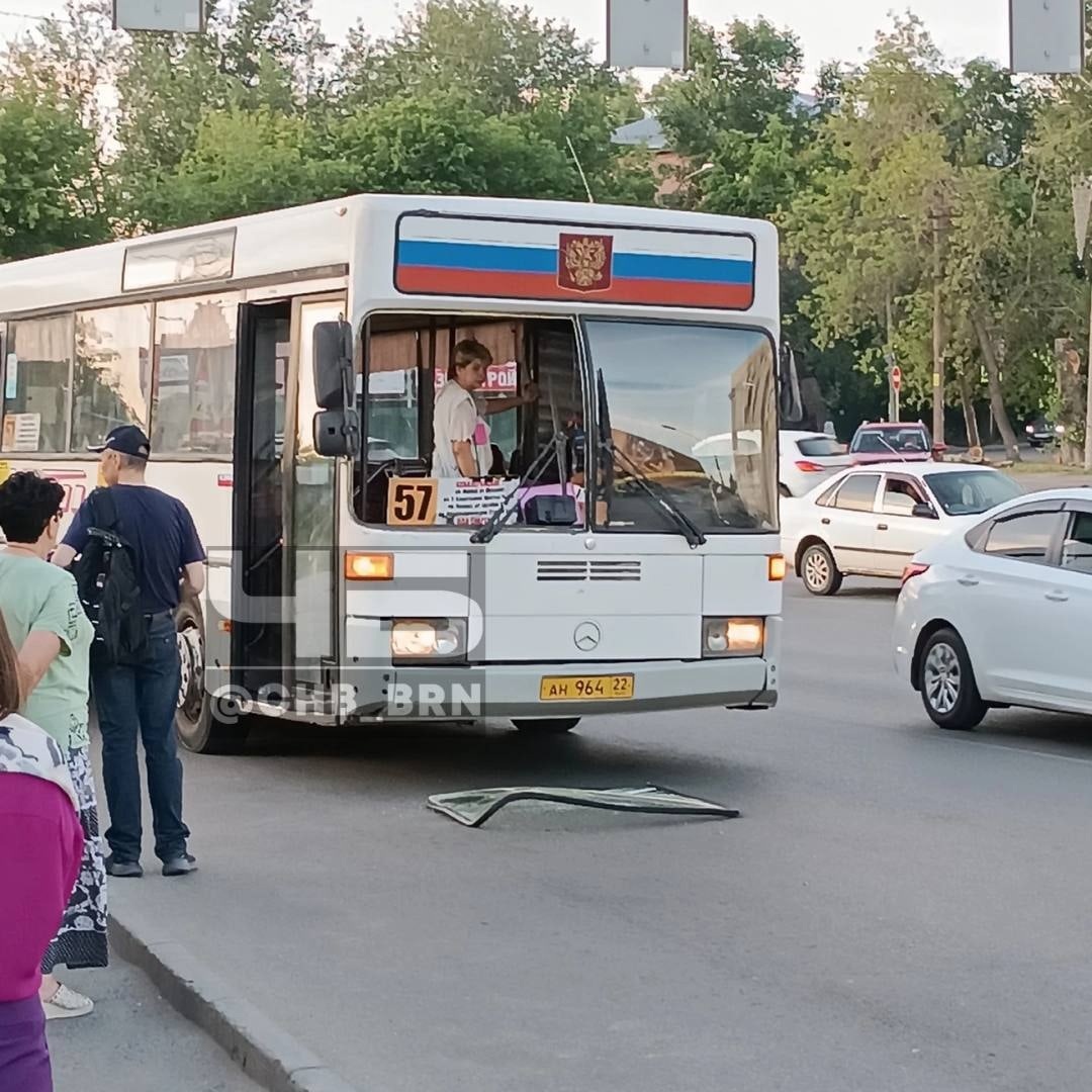 Автобус после «прыжка» на проспекте Калинина