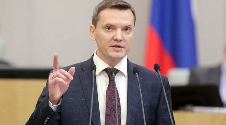 Свой среди чужих: фракция ЕР объяснила «ошибкой» голосование алтайского думца за проверку «вакцинных интересов» чиновников