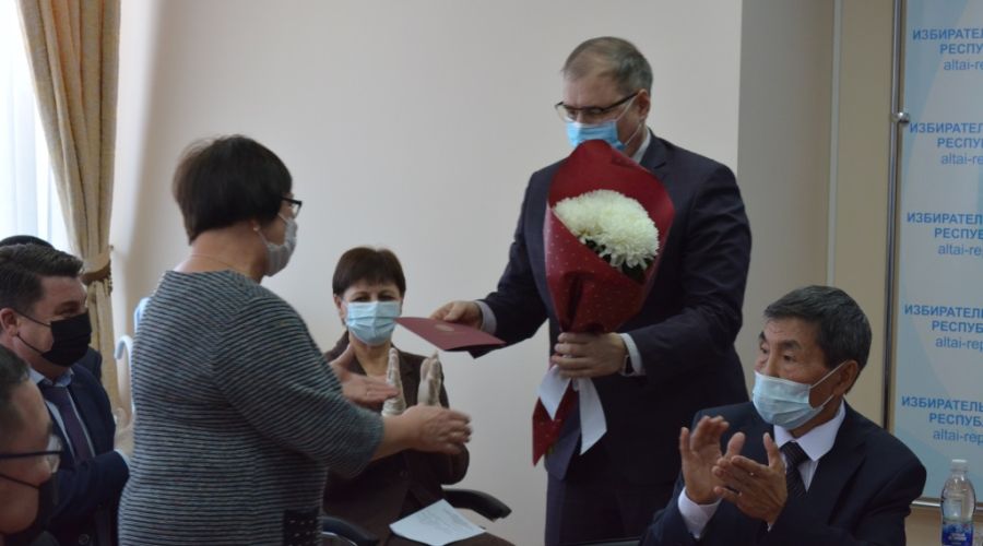 «Преемственный» избирком Республики Алтай переизбрал председателя