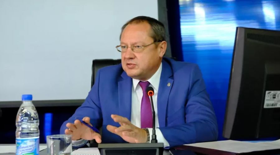 «По пути убеждения»: мэр Бийска призвал работодателей отстранять непривитых от COVID-19 сотрудников