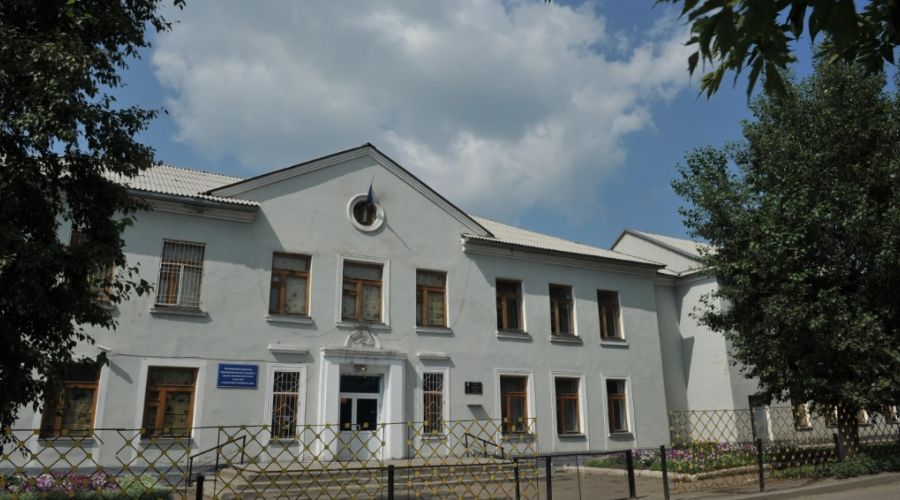 В Алтайском крае почти 200 учеников эвакуировали на мороз из-за «шутки» старшеклассника