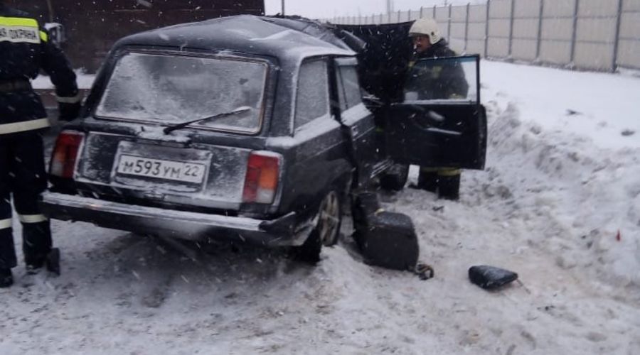 Перед машины полностью смяло