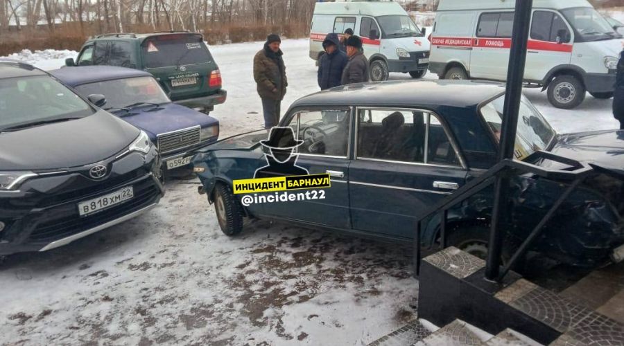 Авто получили серьезные повреждения