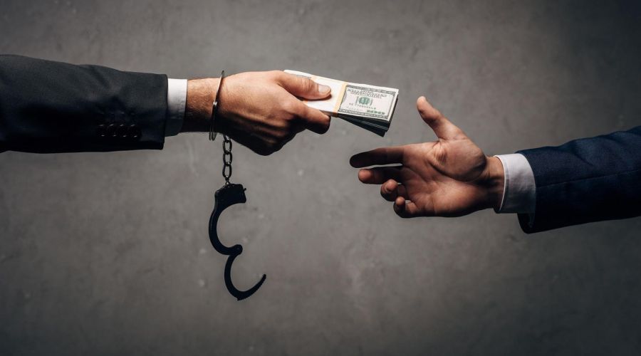 2021 год ознаменовался большим числом коррупционных дел