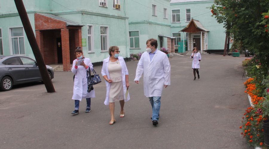 Министр здравоохранения Алтайского края Дмитрий Попов в поездке по больницам Завьяловского, Романовского и Мамонтовского районов
