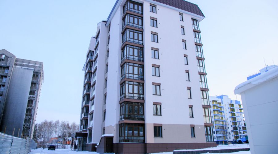 Дольщикам многострадального барнаульского ЖК «Парковый» выдали ключи от квартир в одной из секций