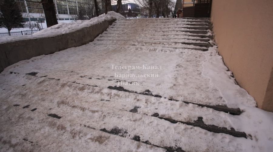 Упомянутая лестница на проспекте Социалистическом