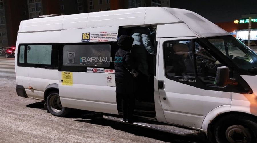 Барнаульские маршрутчики вновь получили шквал критики от недовольных пассажиров