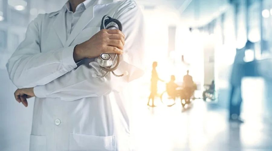 Минздрав Алтайского края намерен мобилизовать частные клиники и студентов на борьбу с «Омикроном»