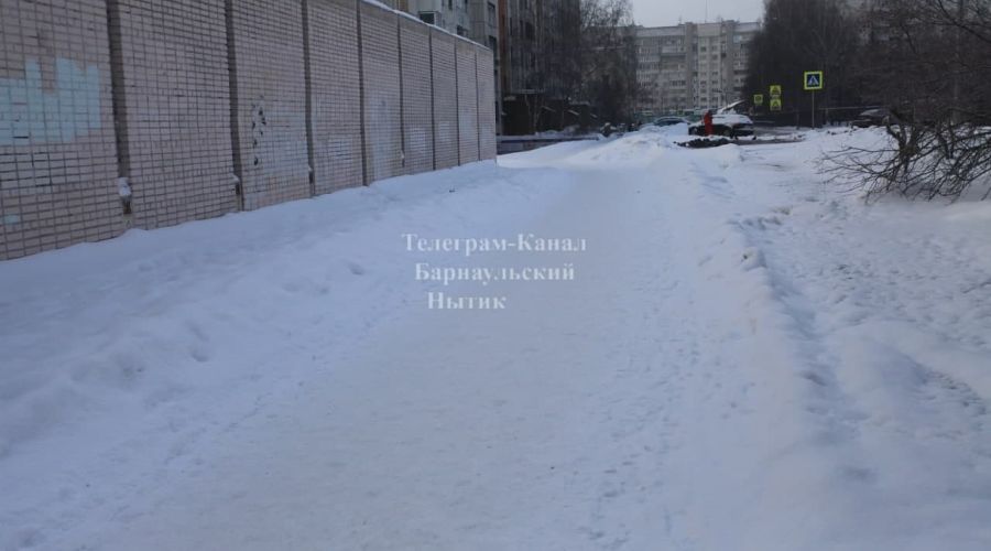 Прокуратура и ГИБДД провели ежегодный «ритуал» поиска нарушений на заснеженных улицах Барнаула