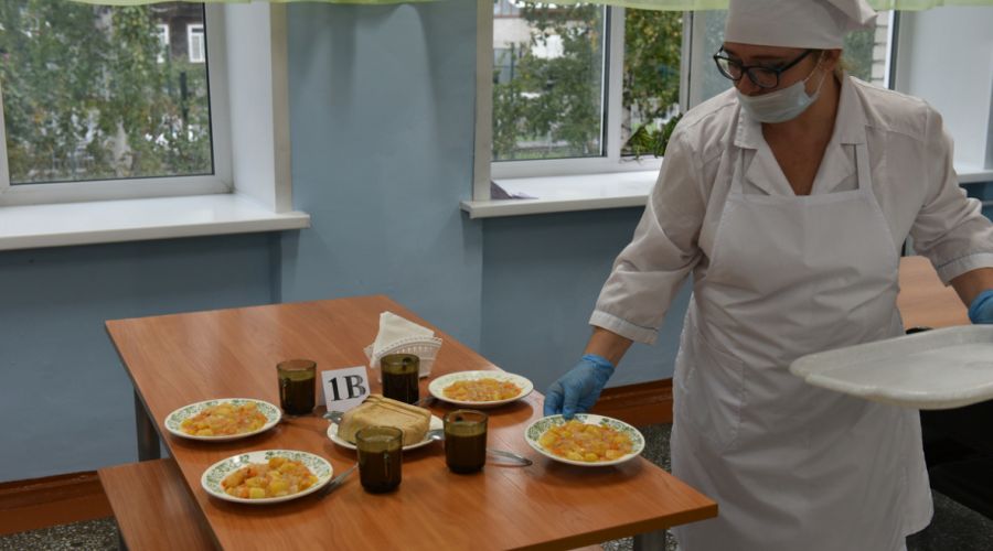 Место на кухне: рынок школьного питания в Барнауле ждет формальный «передел»?