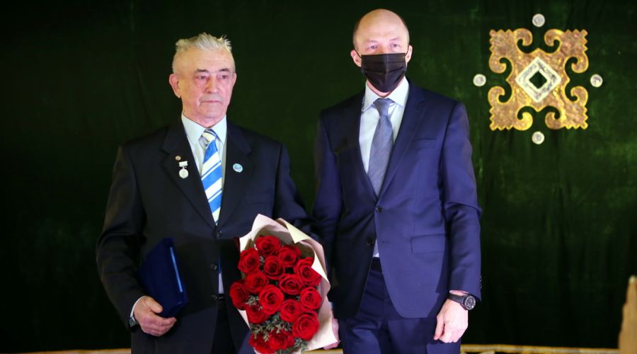 «Историческая личность»: политику Владимиру Петрову присвоили звание Почетного жителя Республики Алтай