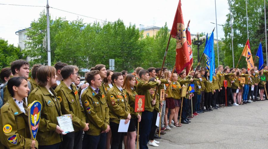 Власти Алтайского края решили довложить в развитие молодежной политики 51 млн рублей