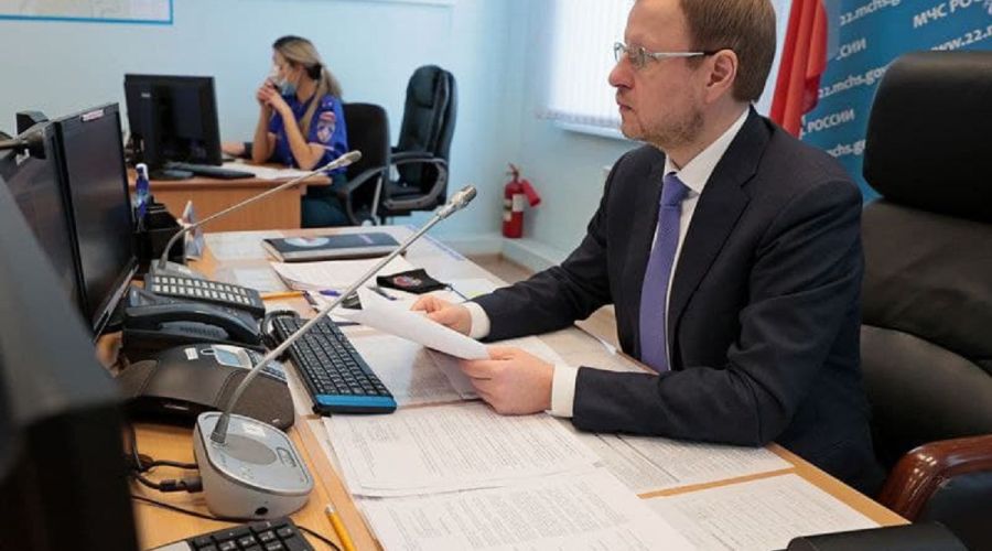 О заражении губернатора объявили сразу после сообщения о заседании по теме ЧС с его участием