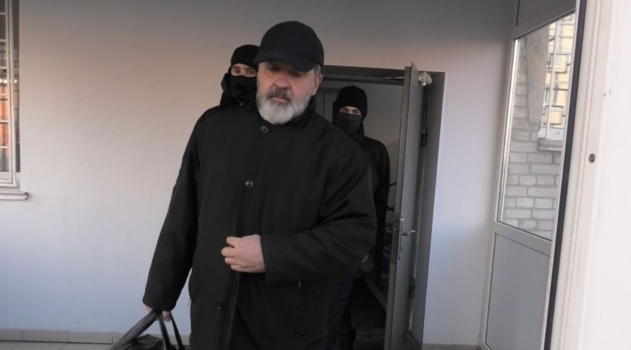 «Тянувшегося к знаниям» бывшего управделами алтайского правительства отдали под суд