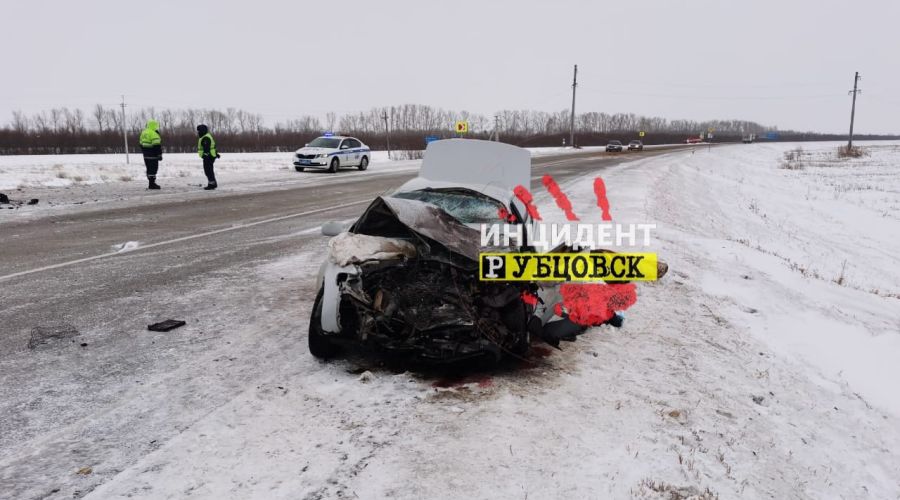 Иномарку сильно смяло