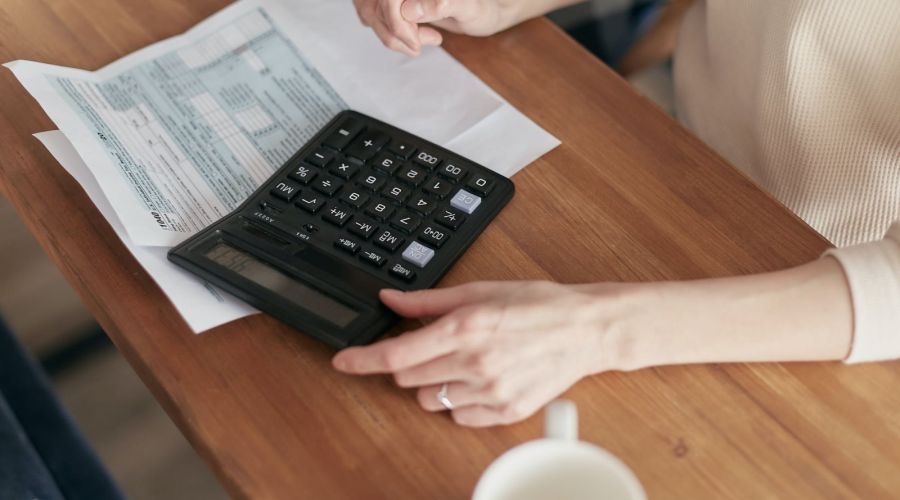 Завьяловская ЦРБ еще глубже погрязла в долгах и прекратила платить по обязательствам перед налоговой