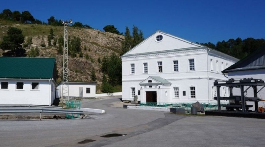 Директор Колыванского камнерезного завода ушел с поста на фоне финансовых претензий алтайского Минтранса