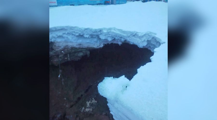 Барнаульский стадион «Клевченя» подтопило из-за аварии на водопроводе