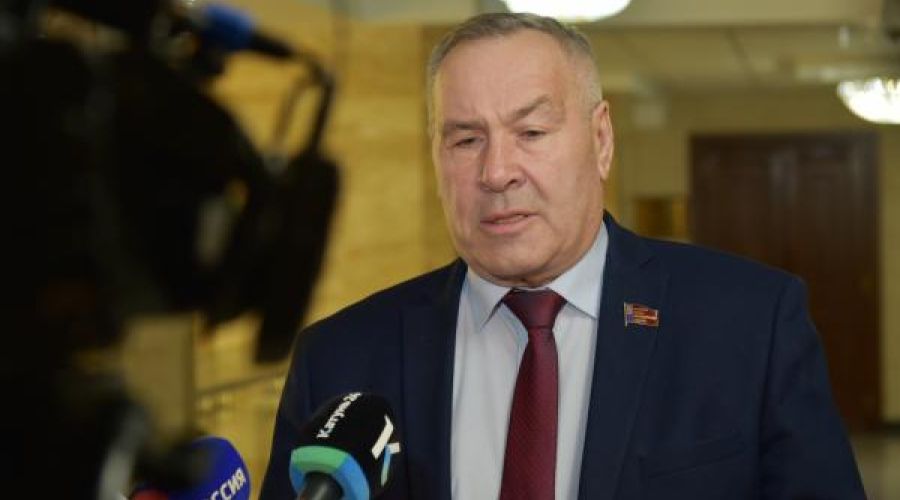 Алтайский депутат попытался успокоить ожидающих трудностей из-за санкций аграриев