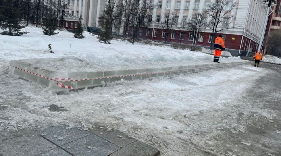 В Барнауле демонтировали ледяную надпись «Спасибо врачам»