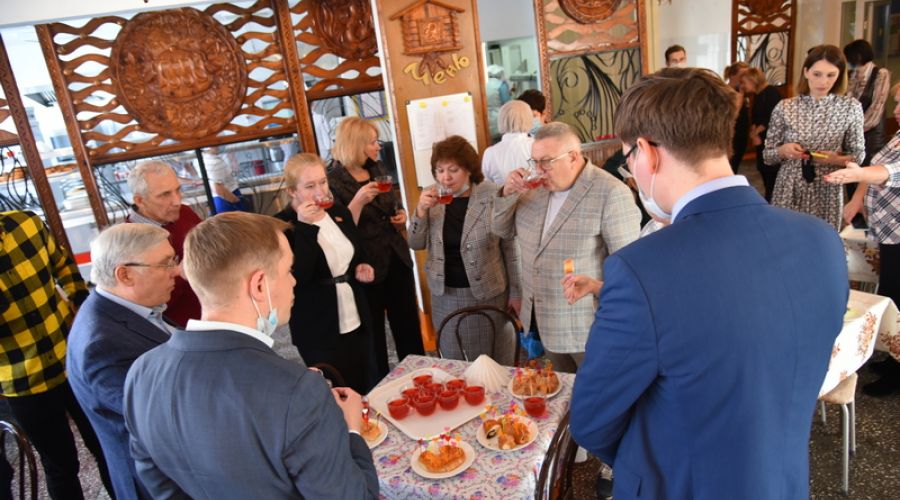 Сложное послевкусие: тему школьного питания в Барнауле обсудили без участия оператора «Глобус»