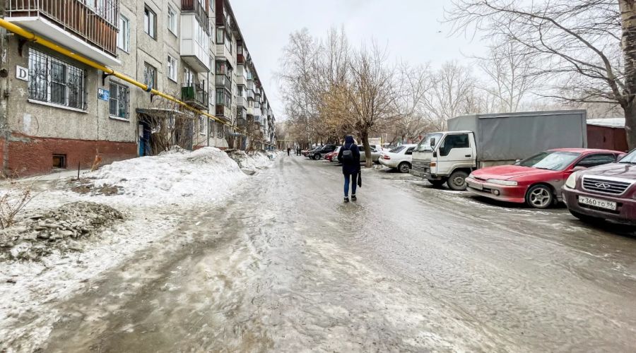 Чиновники снова отчитались об успешной уборке барнаульских улиц от наледи