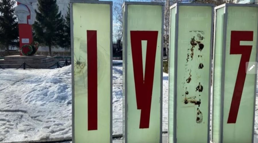 С бийского мемориала в честь 30-летия Победы исчезла одна из деталей