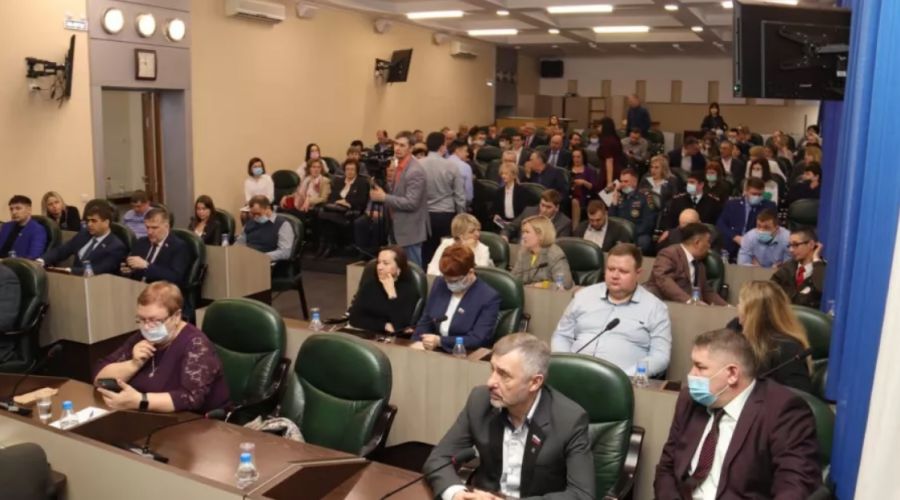 Бийские депутаты почти без «сопротивления» приняли отказ от партийных списков