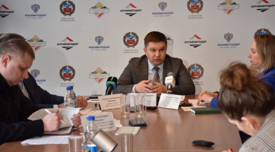 Все идет по плану: министр транспорта Алтайского края отчитался о предстоящих дорожных ремонтах