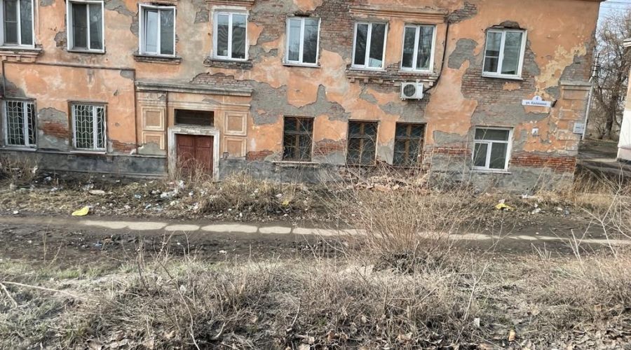 Аварийный дом в Рубцовске стал рассыпаться до начала переселения жильцов
