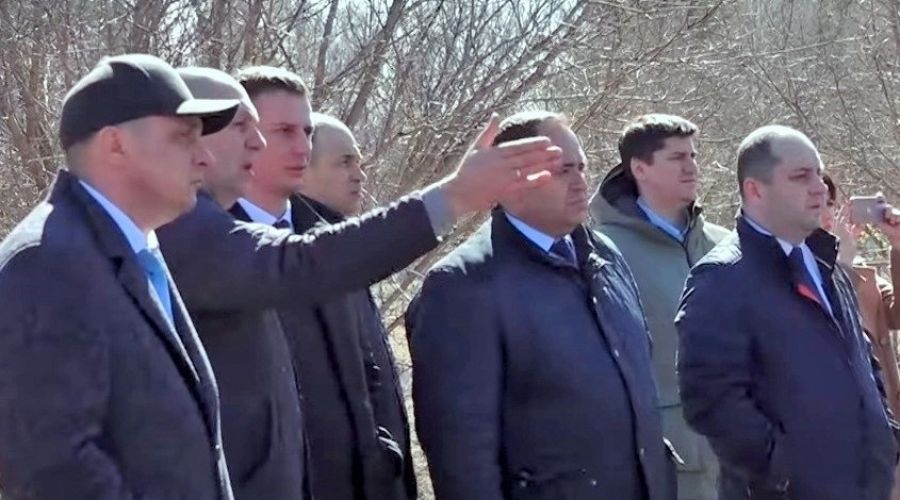 Чиновники отчитались об устранении «топи» на барнаульском кладбище