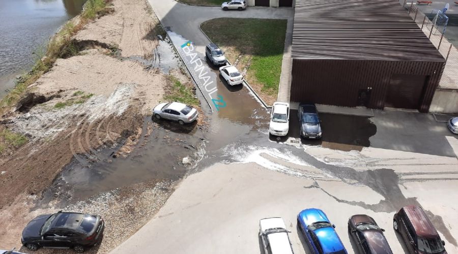 Барнаульцы в соцсетях пожаловались на «убегающие» в обской Ковш стоки