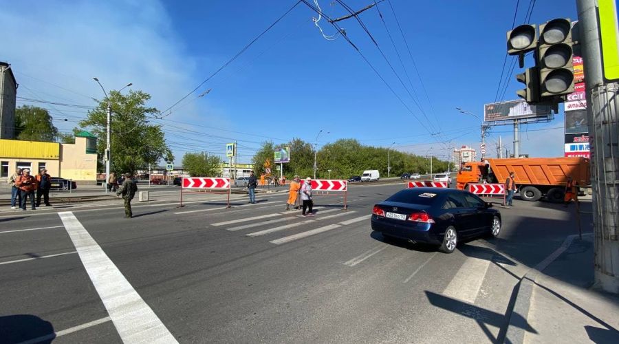 В Барнауле перекрыли часть моста на Новом рынке и начали строить трамвайное кольцо