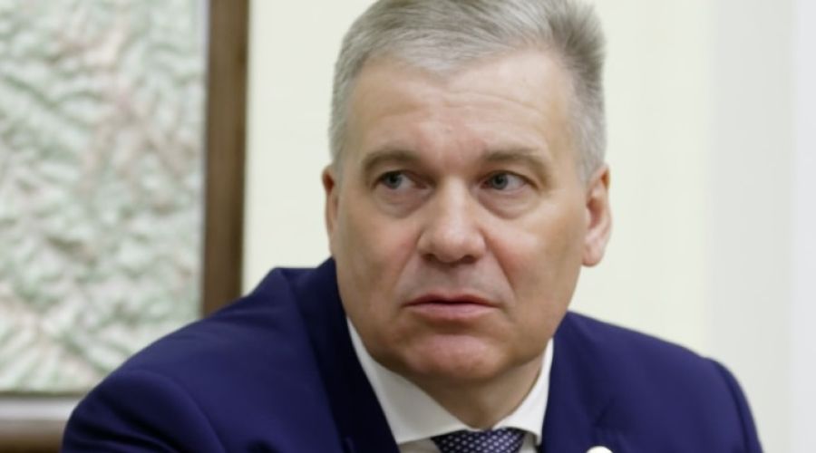 Виктору Томенко представили нового руководителя Управления ФНС по Алтайскому краю Алексея Легостаева