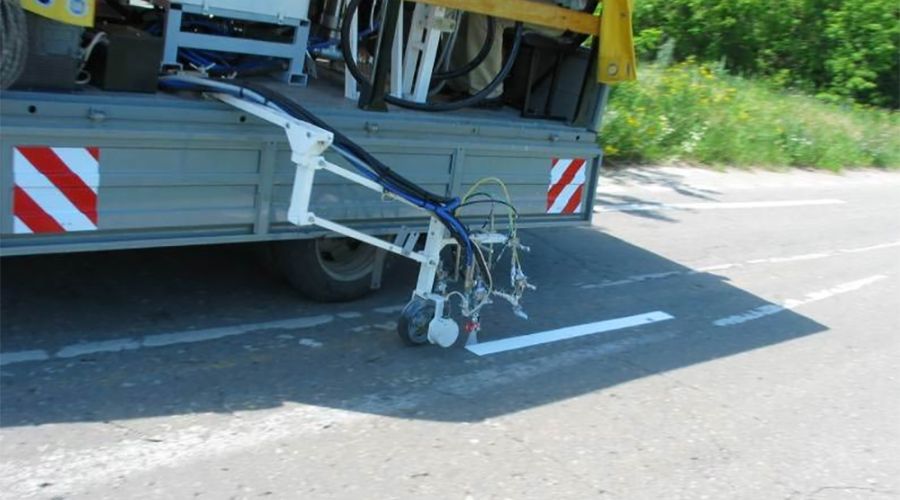 Работа разметочной машины РДТ-220, фото иллюстративное