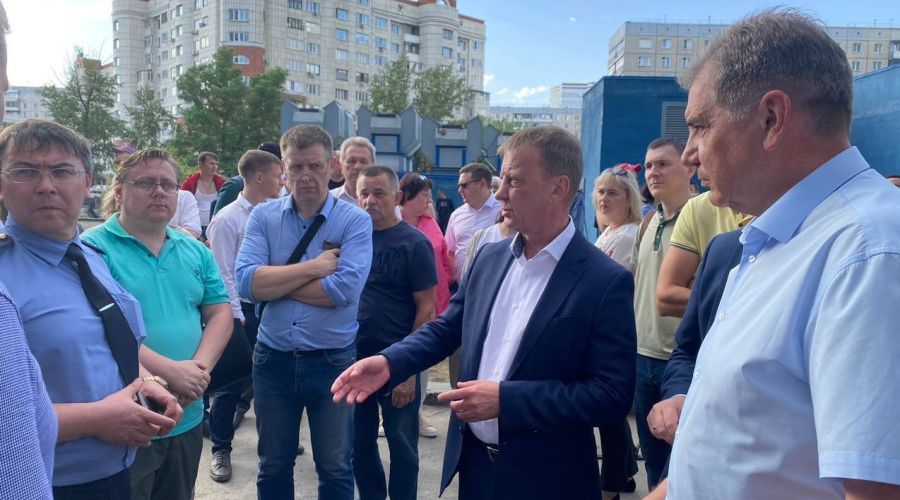 Вячеслав Франк на встрече с жильцами