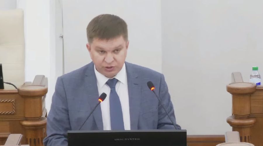 Глава алтайского Минтранса отчитался перед региональным парламентом о ситуации в дорожной сфере