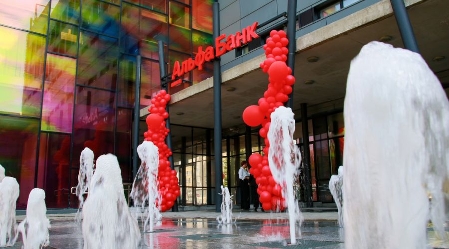 Альфа-Банк открыл в&nbsp;Барнауле новый phygital-офис