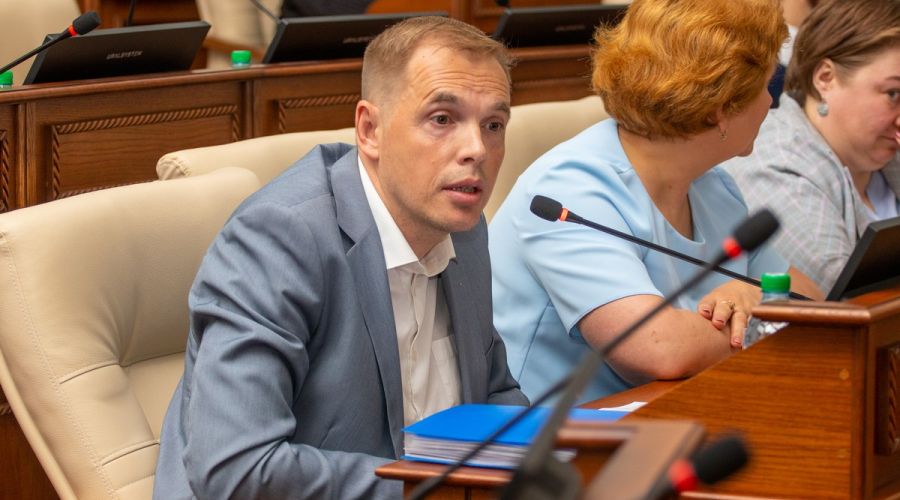 Лидер справедливороссов Алтайского Заксобрания ответил оппонентам на фейки о позиции партии по возврату пенсионного возраста