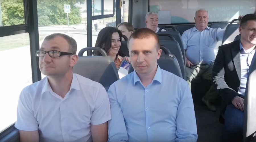 «Дебилы лезут»: жители Барнаула и представители власти обсуждают депутатскую экскурсию по «выделенкам»