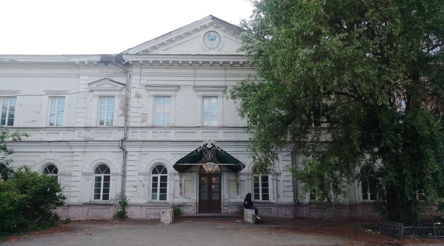 Памятник уходящий: Росимуществу грозят судом за захламленную территорию вокруг Горного управления в Барнауле