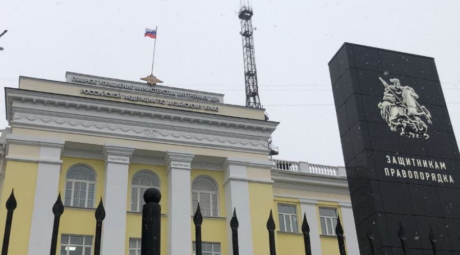 В здании главка алтайского МВД в рамках ремонта установят бронешторы с бойницами