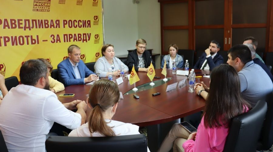 Алтайские справедливороссы призвали оппонентов не спекулировать на теме Украины на грядущих выборах