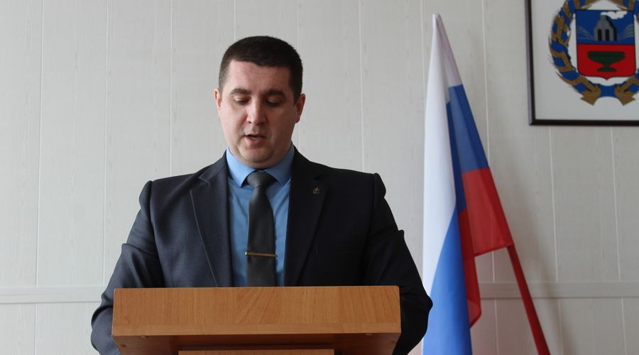 «Политический пендель»: Глава Хабарского района засобирался в отставку на фоне роспуска местных депутатов