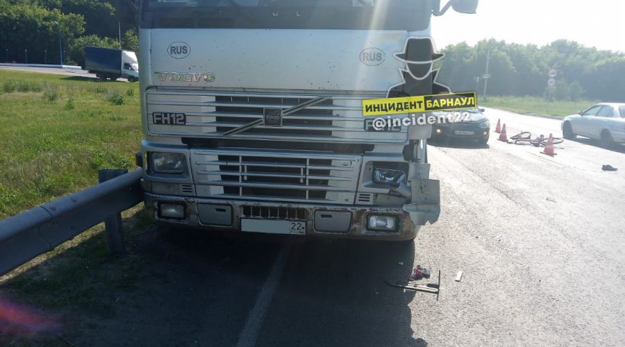 Велосипедист погиб в результате ДТП с грузовиком в Барнауле
