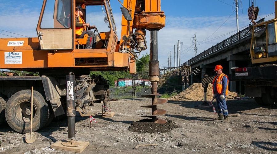 Подрядчик приступил к бурению скважин для опор в рамках реконструкции моста в Барнауле