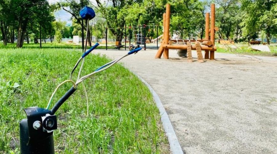 Оголенные провода находились под напряжением